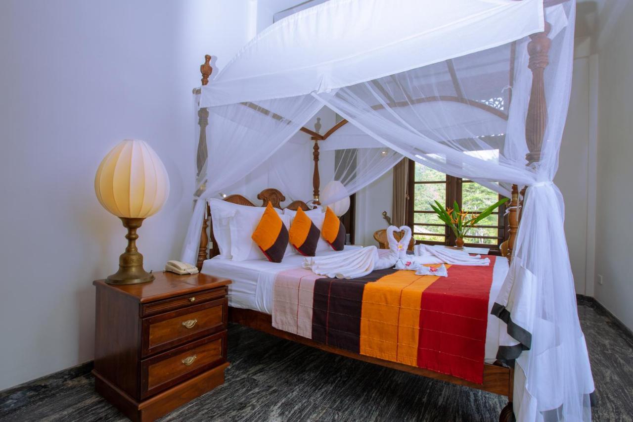 นิยาคามา เฮาส์ Hotel กอลล์ ภายนอก รูปภาพ